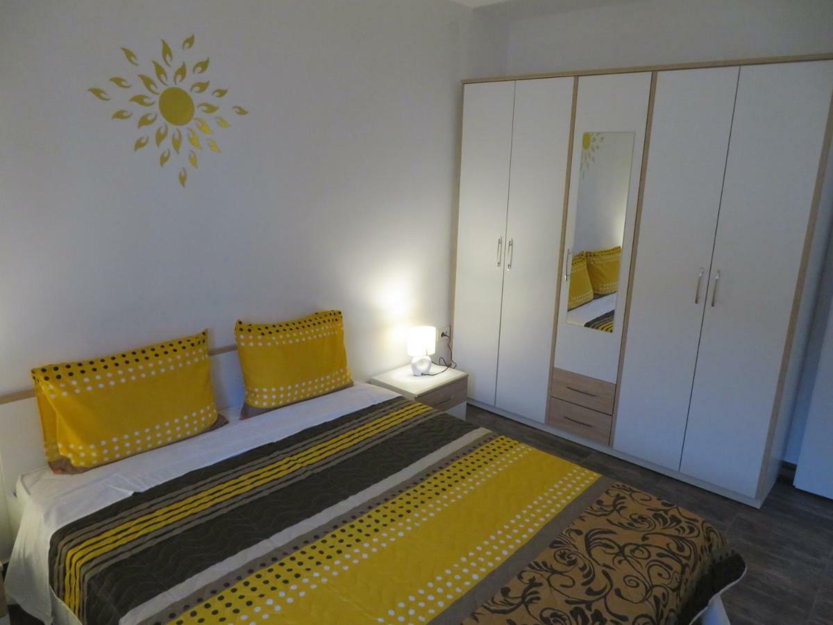 Apartments La Bombonera Starigrad Exterior photo