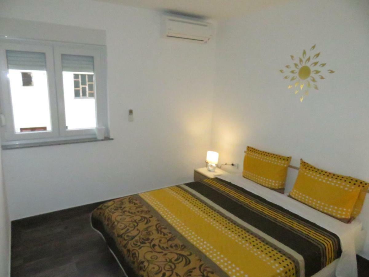Apartments La Bombonera Starigrad Exterior photo
