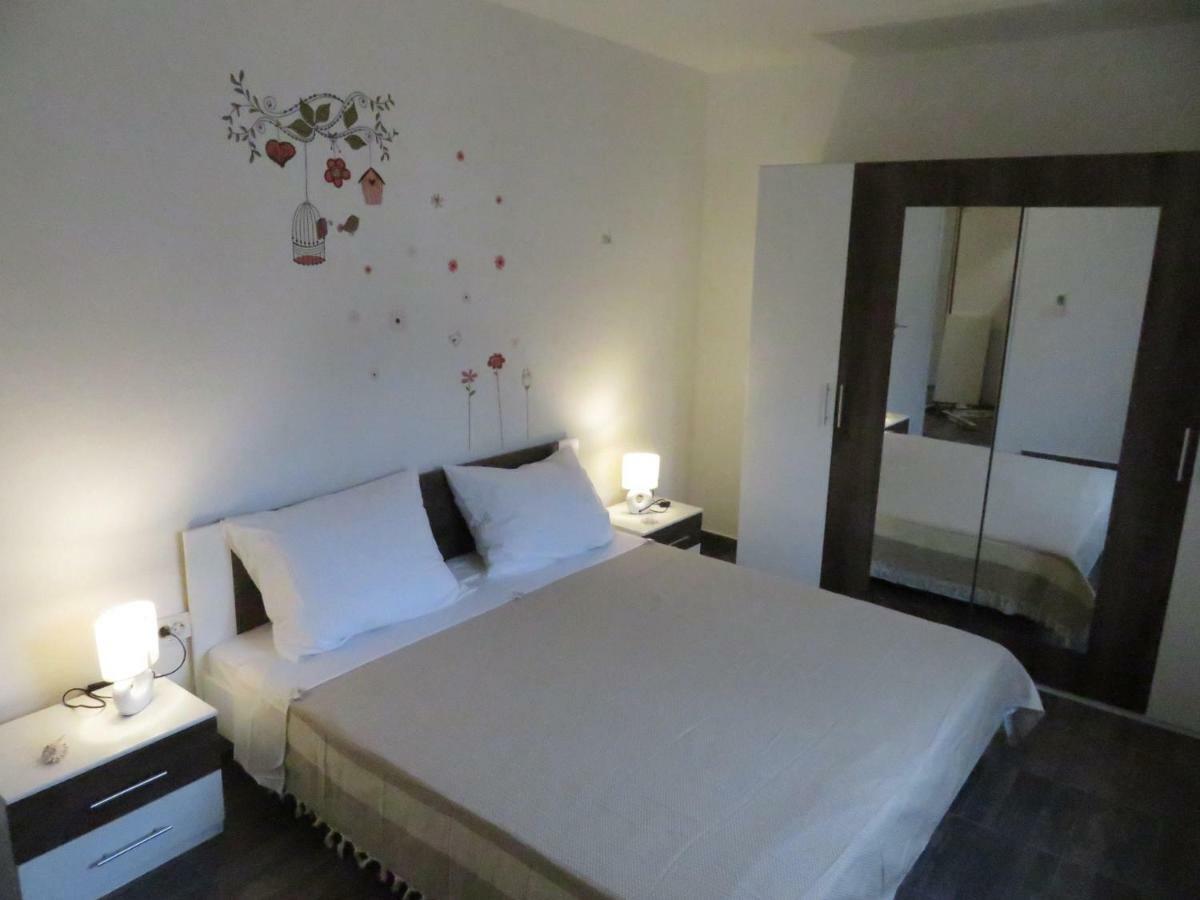 Apartments La Bombonera Starigrad Exterior photo