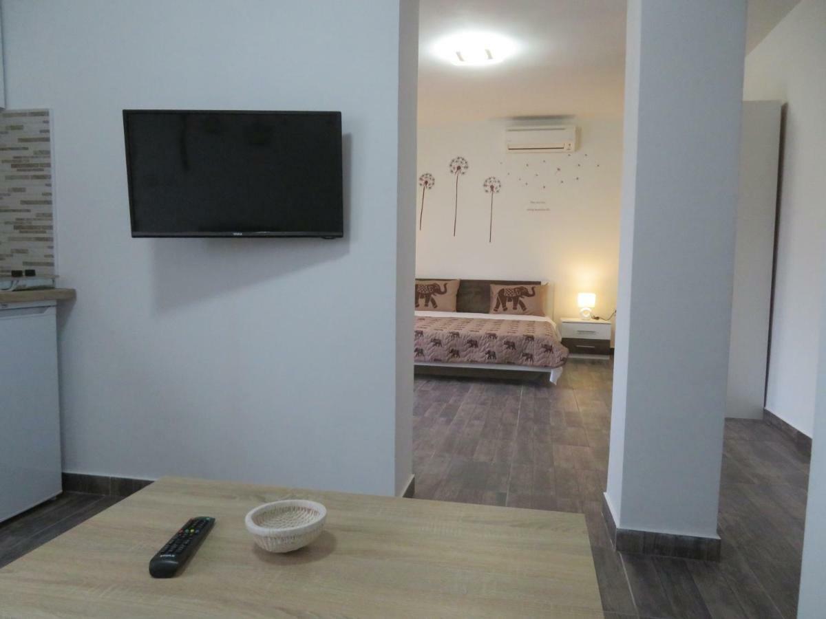 Apartments La Bombonera Starigrad Exterior photo