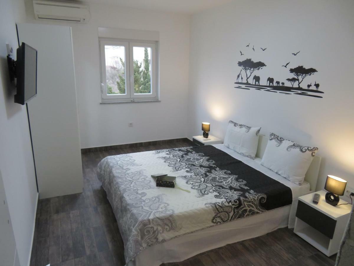 Apartments La Bombonera Starigrad Exterior photo